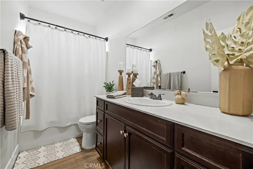 5368 Mantova Court, Fontana, California 92336 home-pic-11