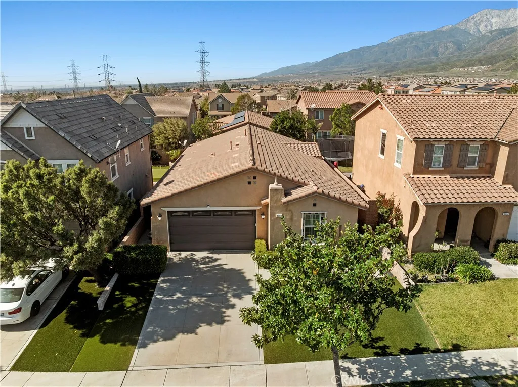 5368 Mantova Court, Fontana, California 92336 home-pic-17