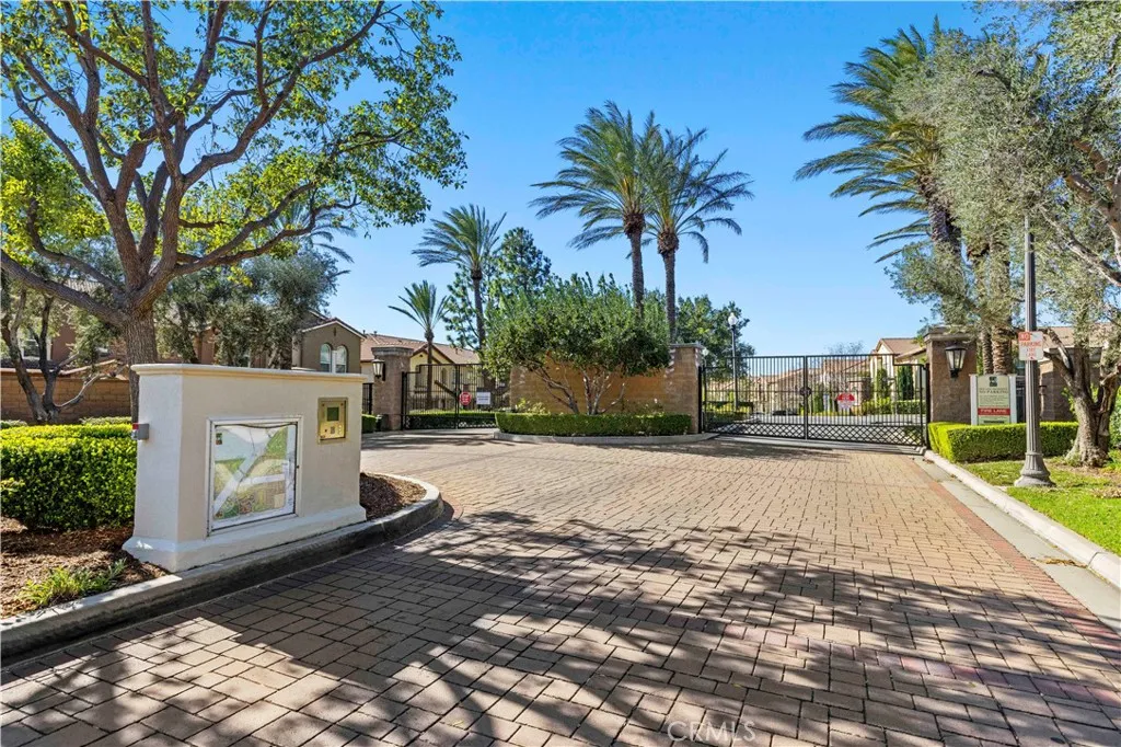 5368 Mantova Court, Fontana, California 92336 home-pic-20