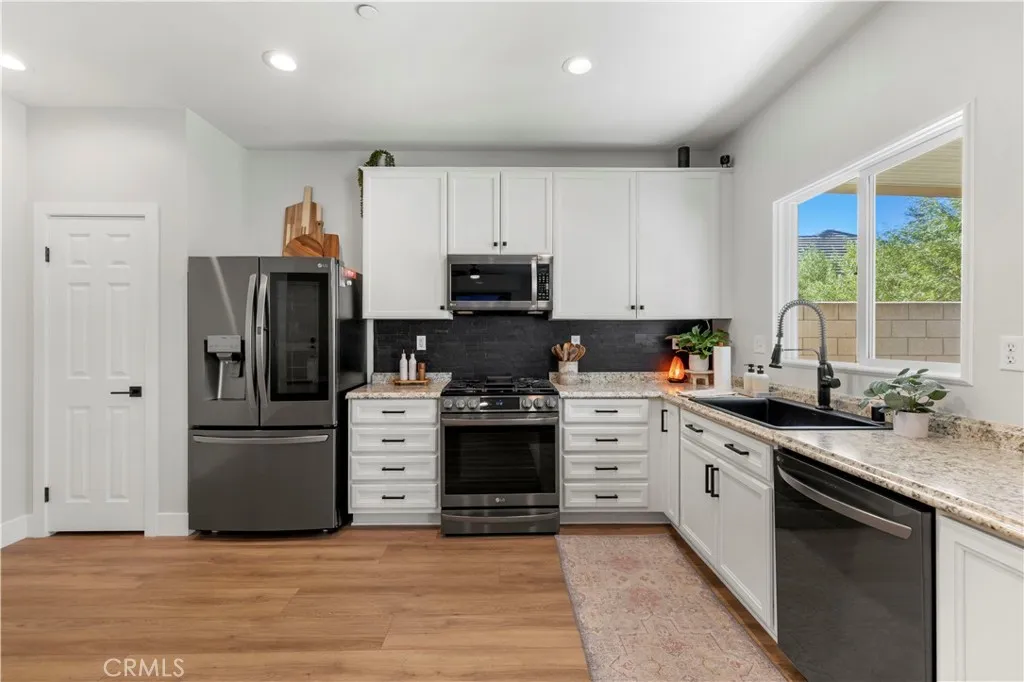 5368 Mantova Court, Fontana, California 92336 home-pic-4