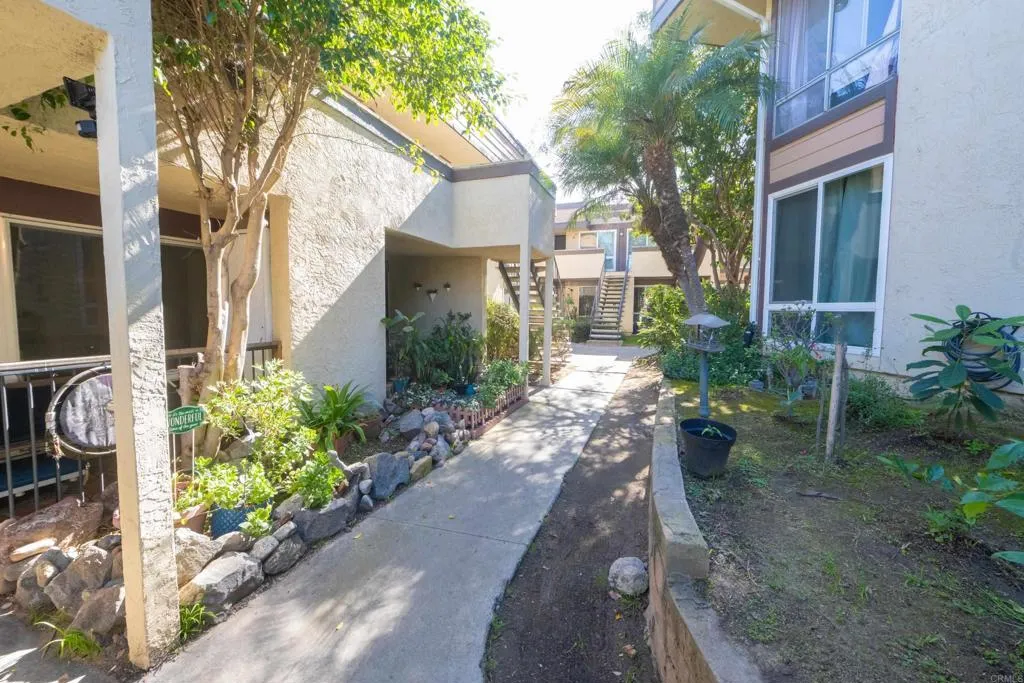 745 East Bradley Avenue 11, El Cajon, California 92021 home-pic-24