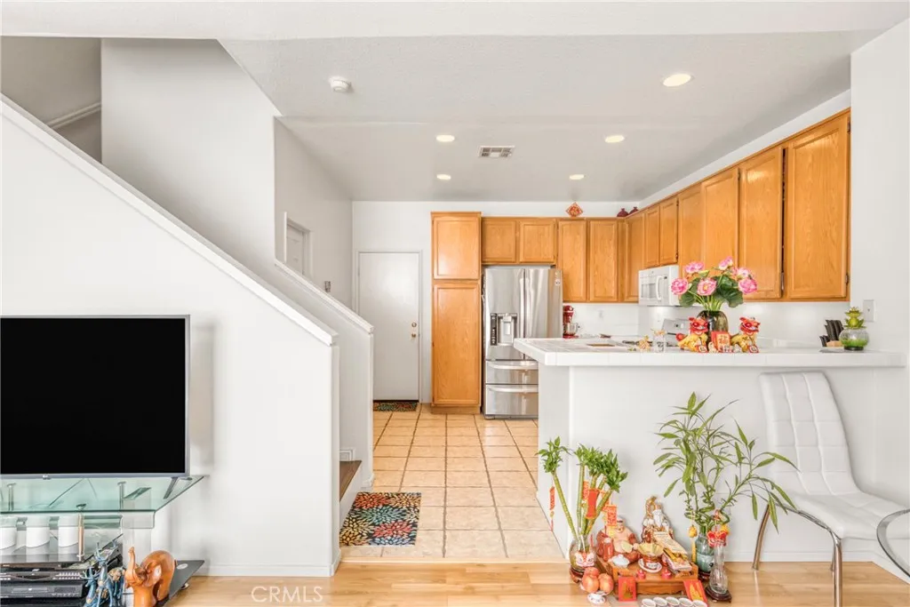 22754 Little Fall Court, Saugus, California 91350 home-pic-6