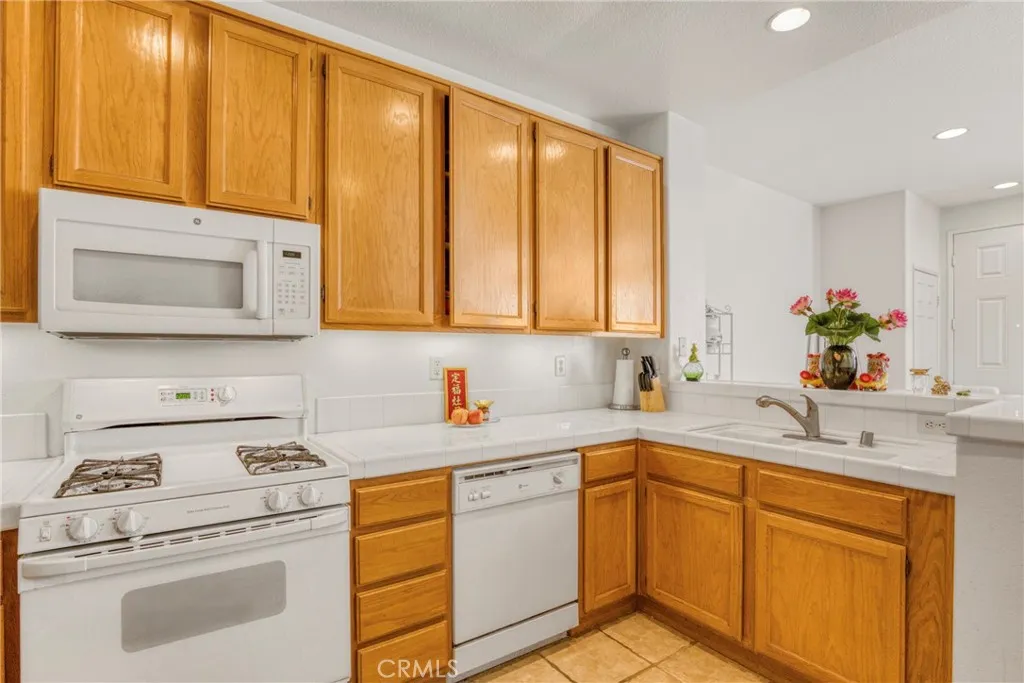 22754 Little Fall Court, Saugus, California 91350 home-pic-8