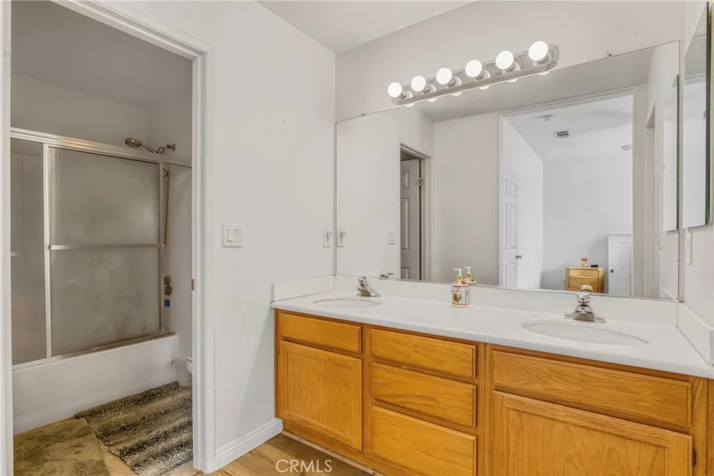 22754 Little Fall Court, Saugus, California 91350 home-pic-12