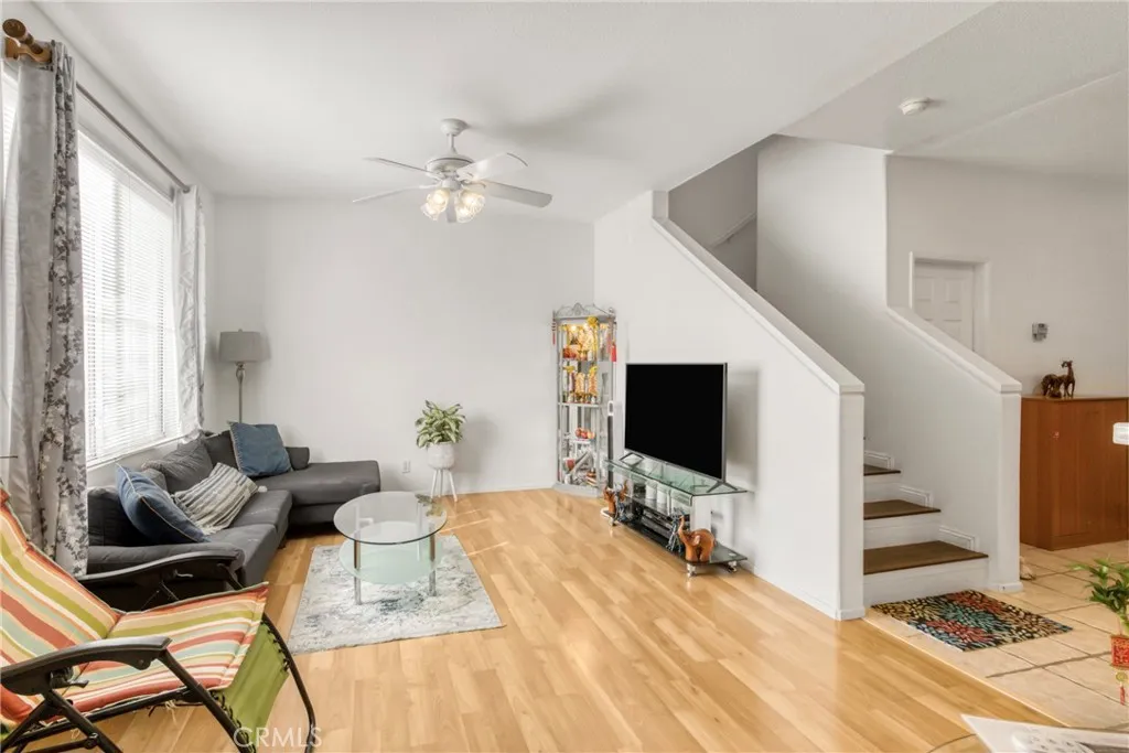 22754 Little Fall Court, Saugus, California 91350 home-pic-3