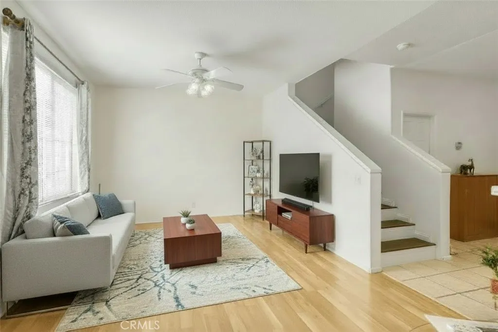22754 Little Fall Court, Saugus, California 91350 home-pic-4