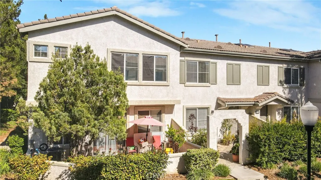 22754 Little Fall Court, Saugus, California 91350 home-pic-1