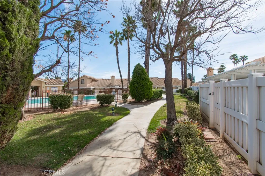 440 La Costa, Banning, California 92220 home-pic-37