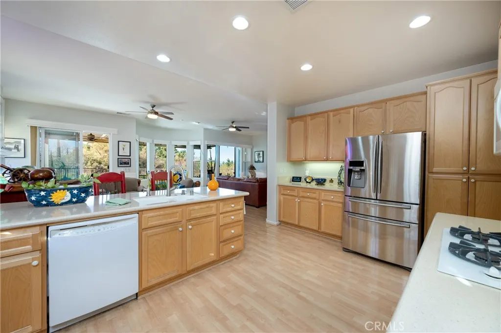 9152 Reserve, Corona, California 92883 home-pic-11