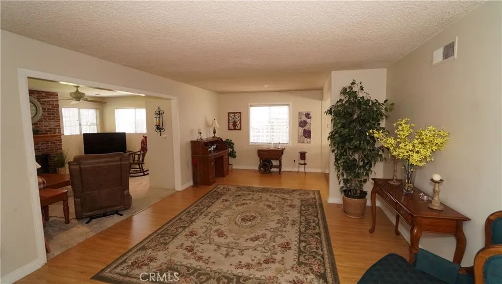 16519 Minnehaha, Granada Hills, California 91344 home-pic-3