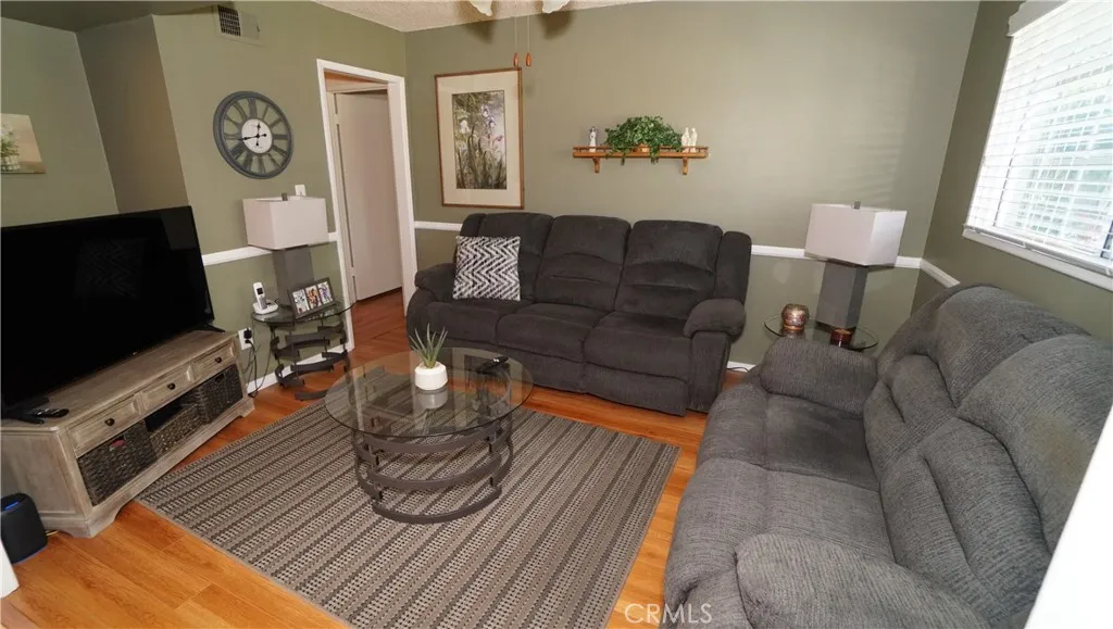 16519 Minnehaha, Granada Hills, California 91344 home-pic-4