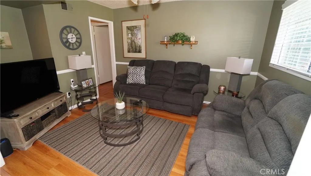 16519 Minnehaha, Granada Hills, California 91344 home-pic-19