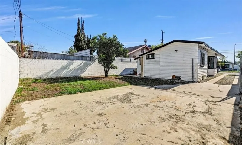 Fits 6 vehicles comfortably