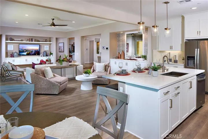 MODEL HOME