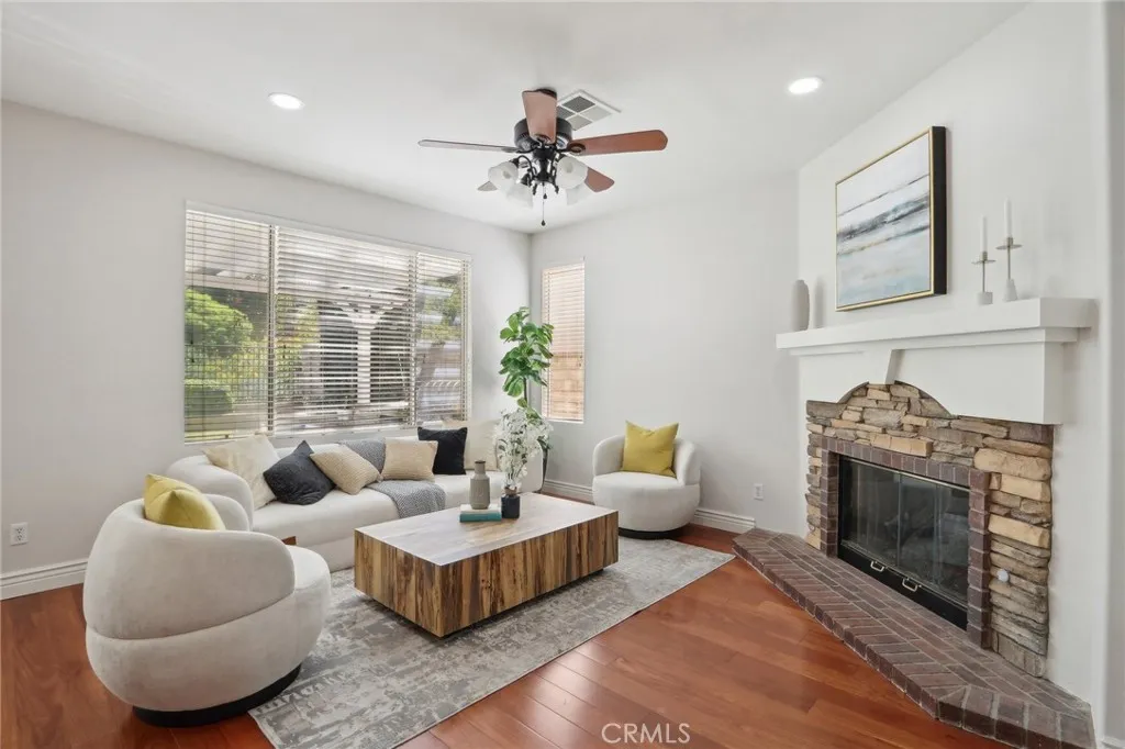 Picture  taken when the house was staged previously