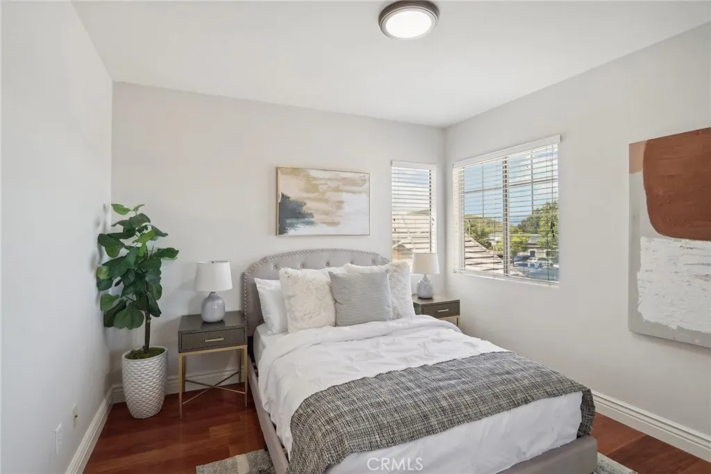 Picture  taken when the house was staged previously