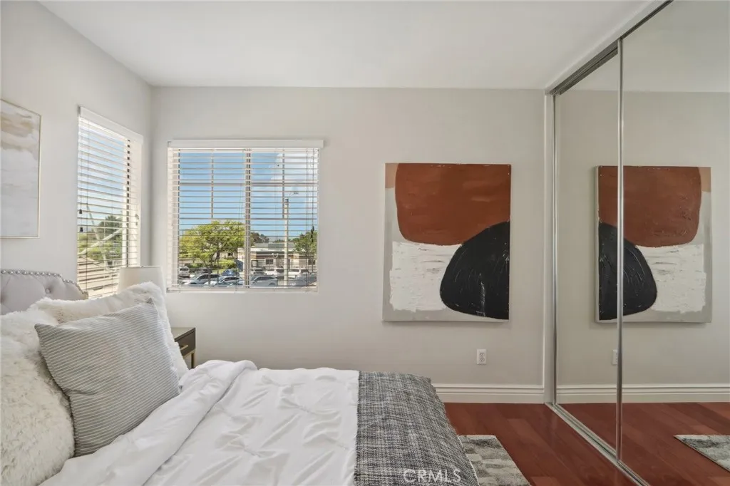 Picture  taken when the house was staged previously