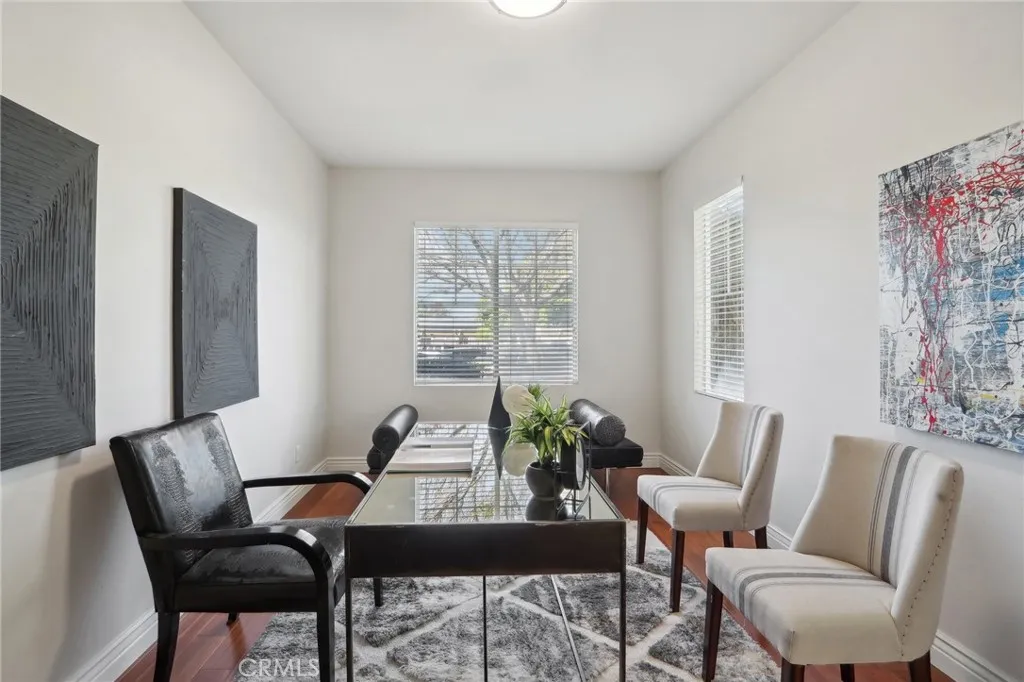 Picture  taken when the house was staged previously