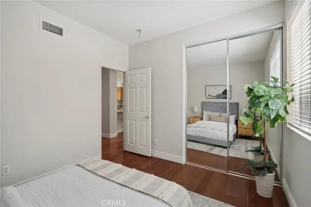 Picture  taken when the house was staged previously