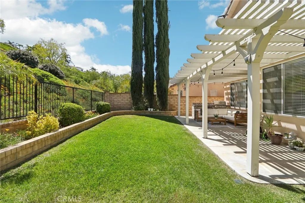 Picture  taken when the house was staged previously