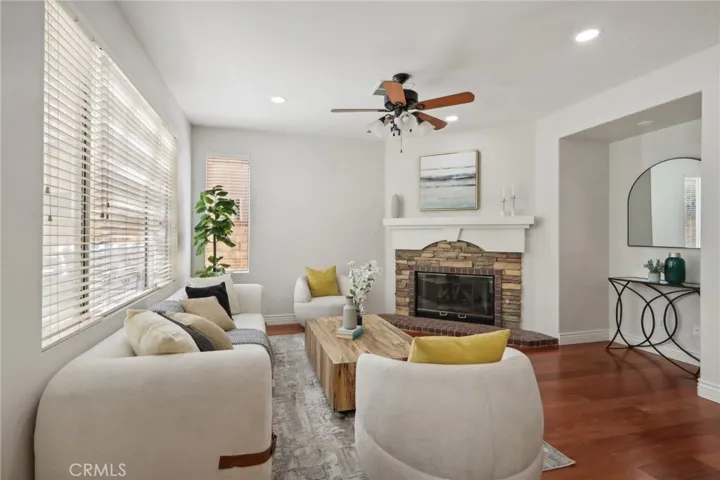 Picture  taken when the house was staged previously