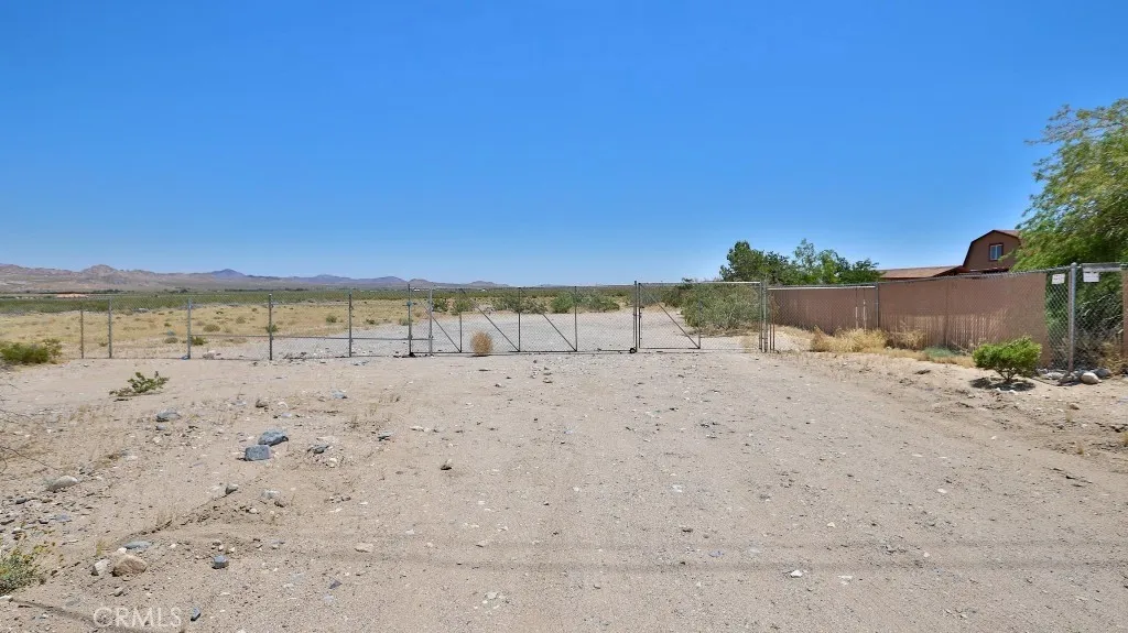 9351 Camp Rock, Lucerne Valley, California 92356 home-pic-7