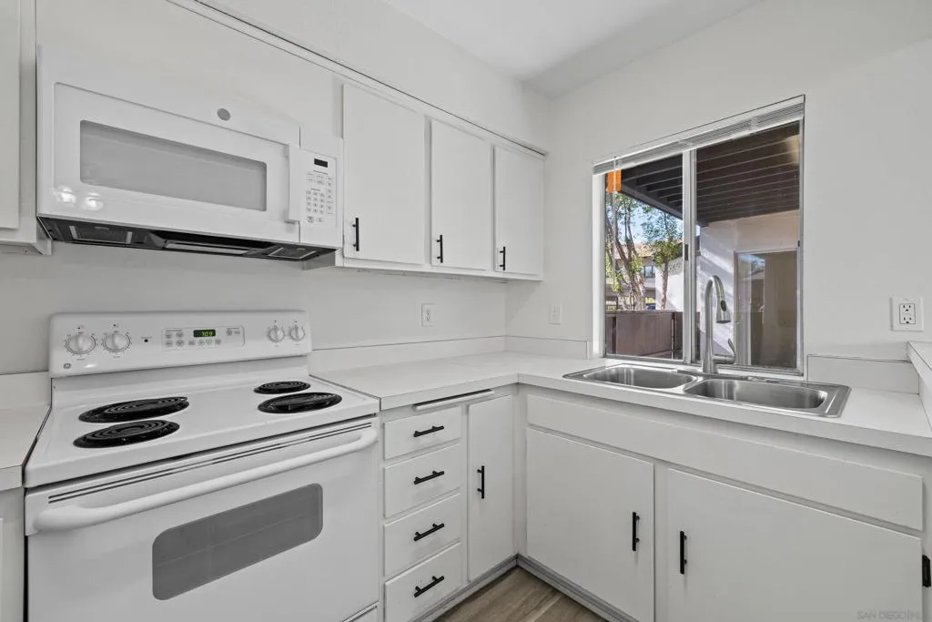 1389 Caminito Gabaldon A, San Diego, California 92108 home-pic-9