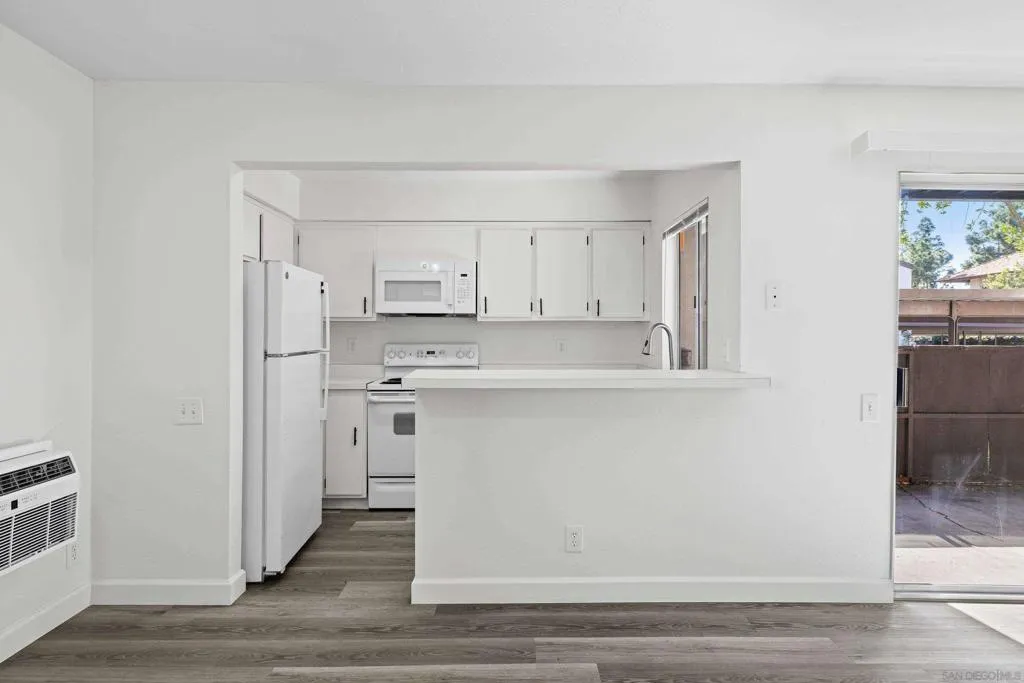 1389 Caminito Gabaldon A, San Diego, California 92108 home-pic-8
