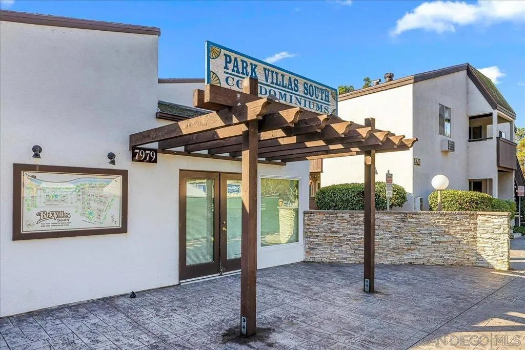 1389 Caminito Gabaldon A, San Diego, California 92108 home-pic-22