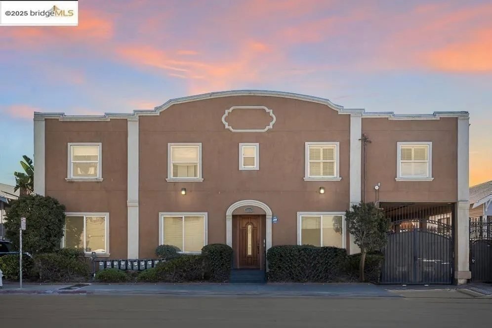 2842 Adeline St 6, Oakland, California 94608 home-pic-1