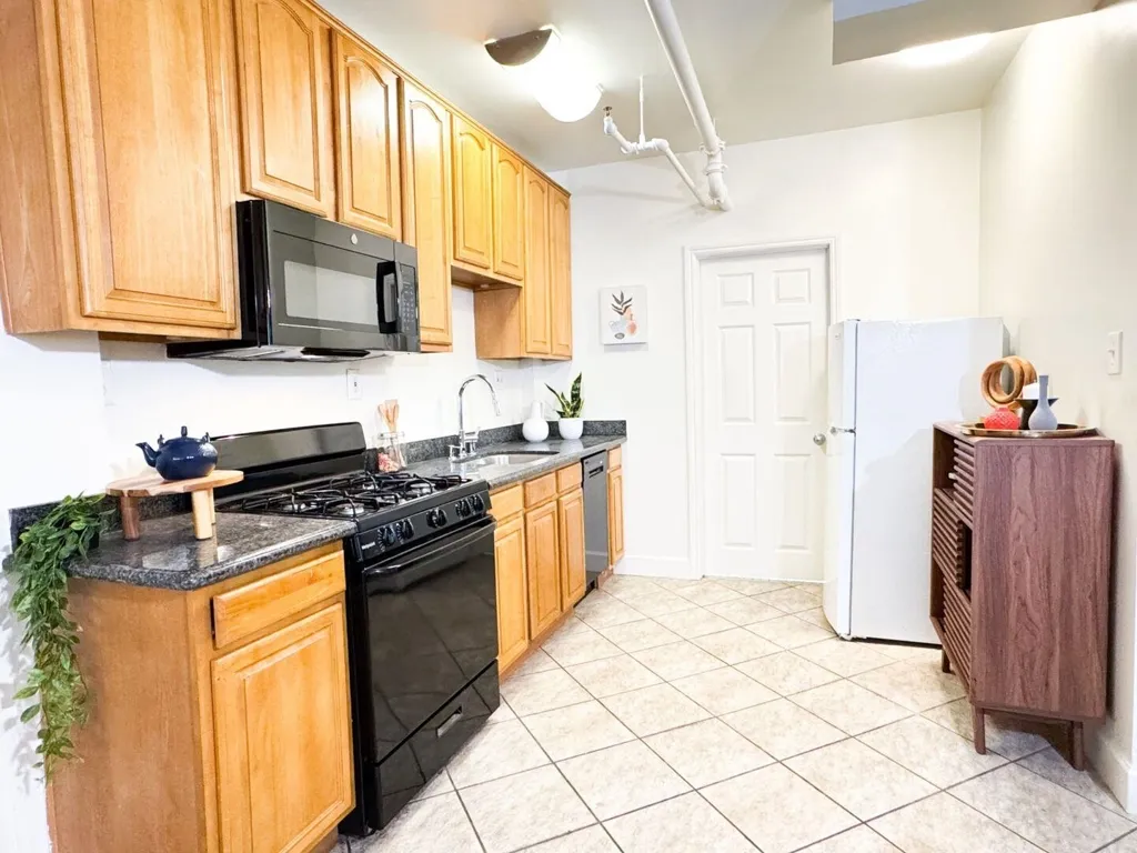 2842 Adeline St 6, Oakland, California 94608 home-pic-6