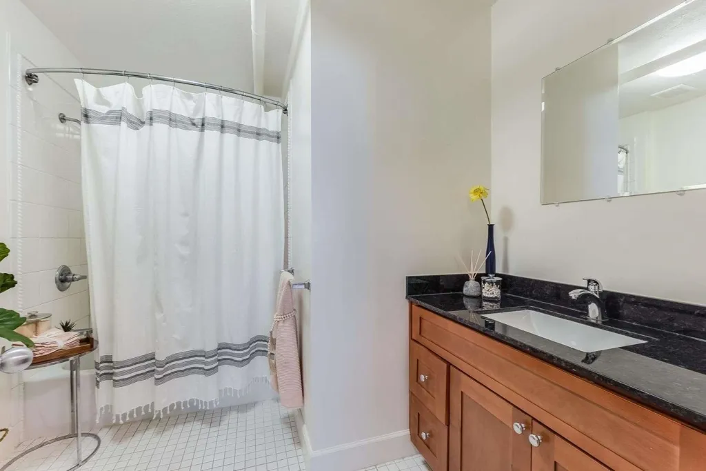 2842 Adeline St 6, Oakland, California 94608 home-pic-8