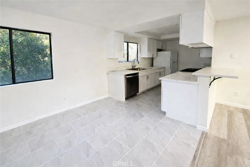 4881 Vista Drive, Huntington Beach, California 92649 home-pic-10