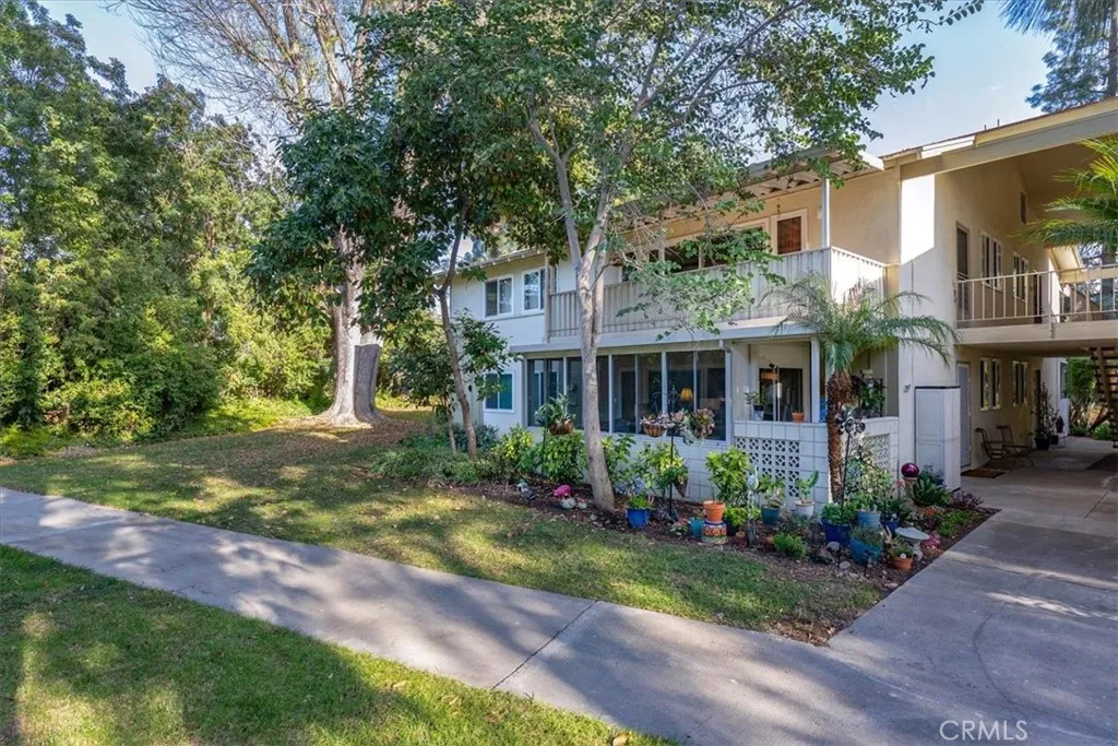 76 Calle Argon G, Laguna Woods, California 92637 home-pic-1