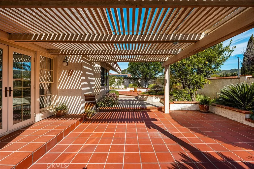 5735 E Elsinore Avenue, Orange, California 92869 home-pic-33