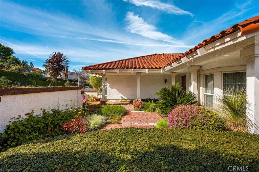 5735 E Elsinore Avenue, Orange, California 92869 home-pic-2
