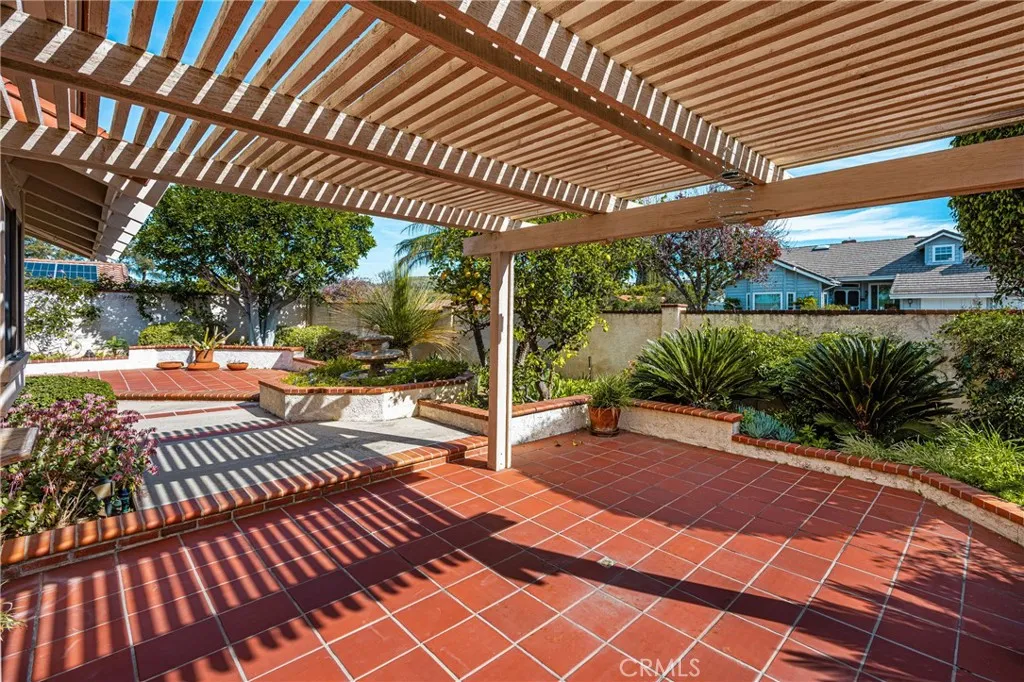 5735 E Elsinore Avenue, Orange, California 92869 home-pic-32