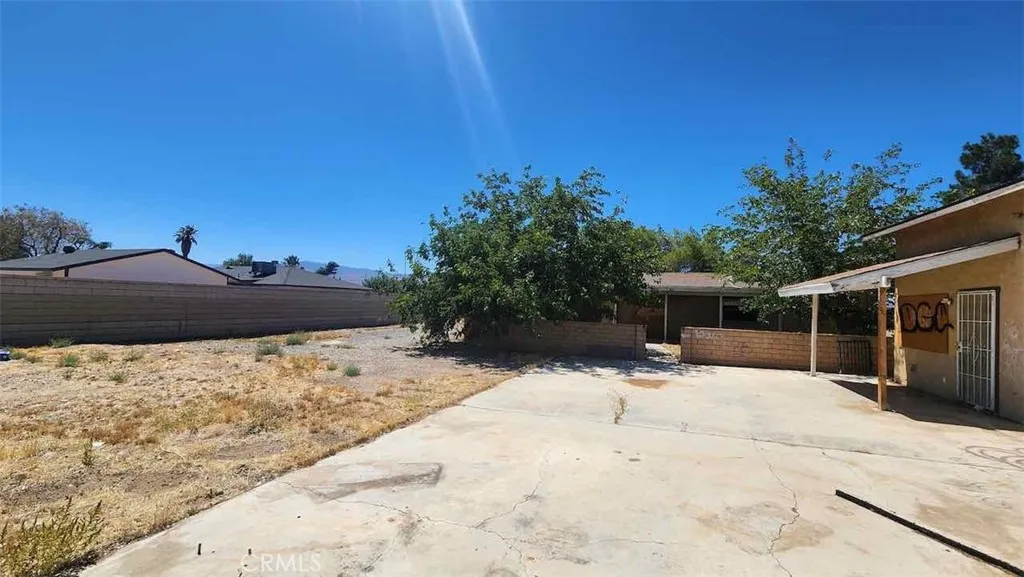 22330 Miramot Road, Apple Valley, California 92308 home-pic-2