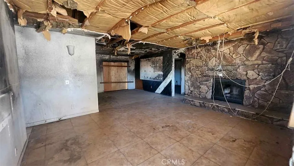 22330 Miramot Road, Apple Valley, California 92308 home-pic-5