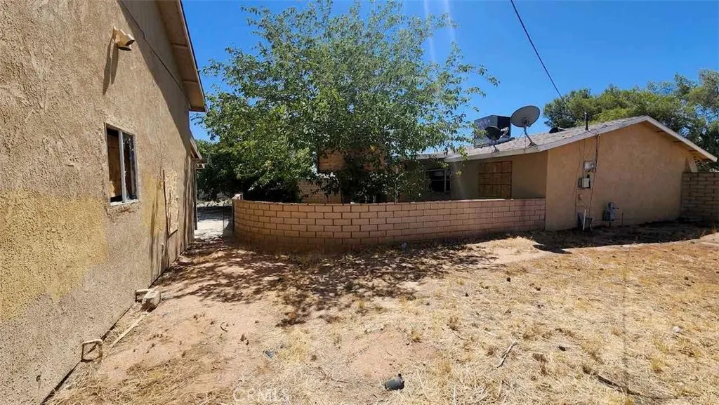 22330 Miramot Road, Apple Valley, California 92308 home-pic-4