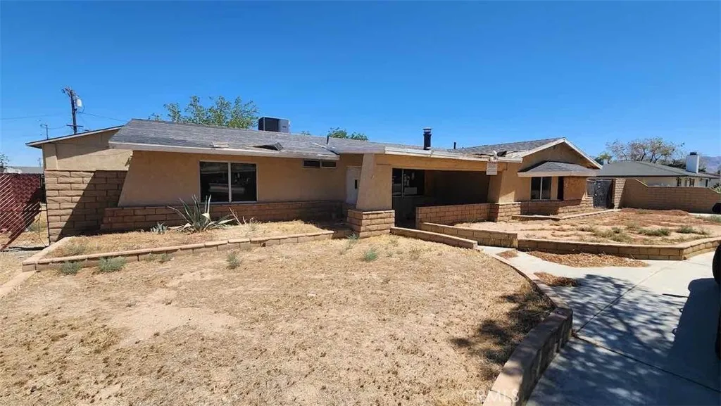 22330 Miramot Road, Apple Valley, California 92308 home-pic-1
