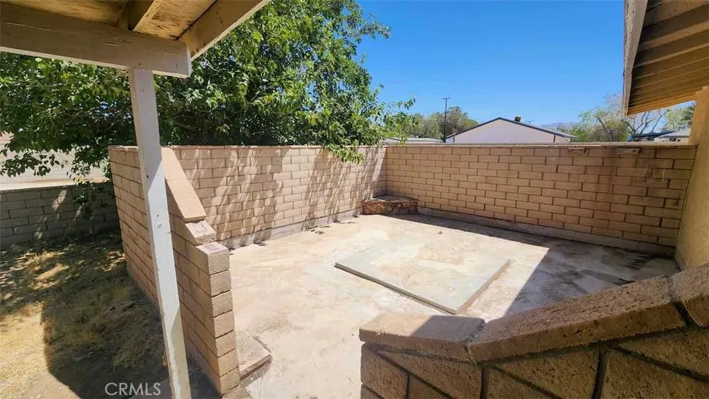 22330 Miramot Road, Apple Valley, California 92308 home-pic-3