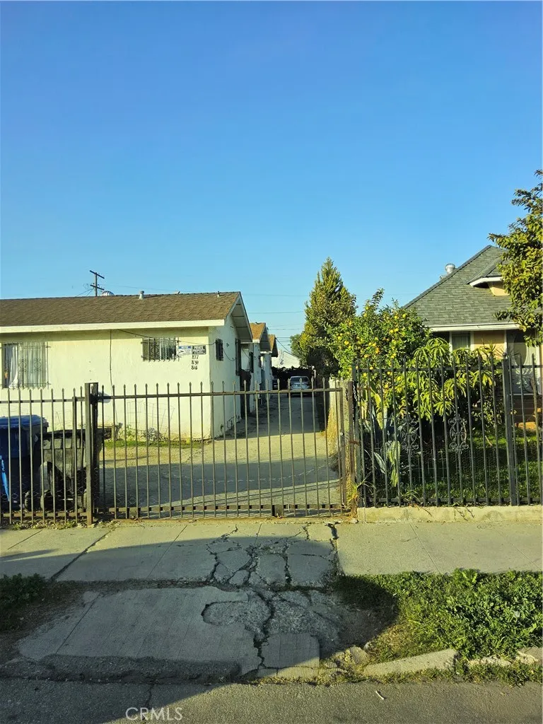837 W 65th, Los Angeles, California 90044 home-pic-1