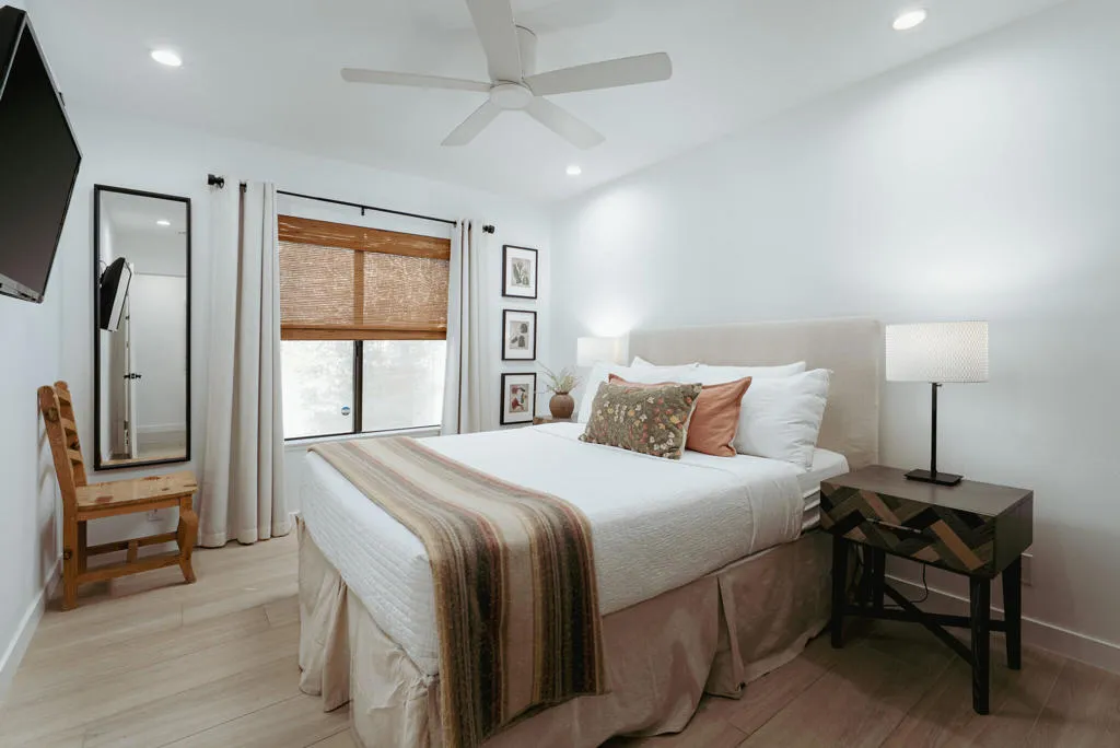 1331 E Del Paso Way, Palm Springs, California 92262 home-pic-22