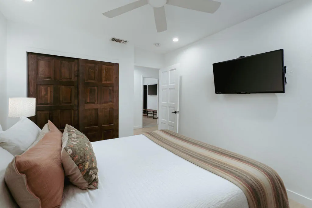 1331 E Del Paso Way, Palm Springs, California 92262 home-pic-23
