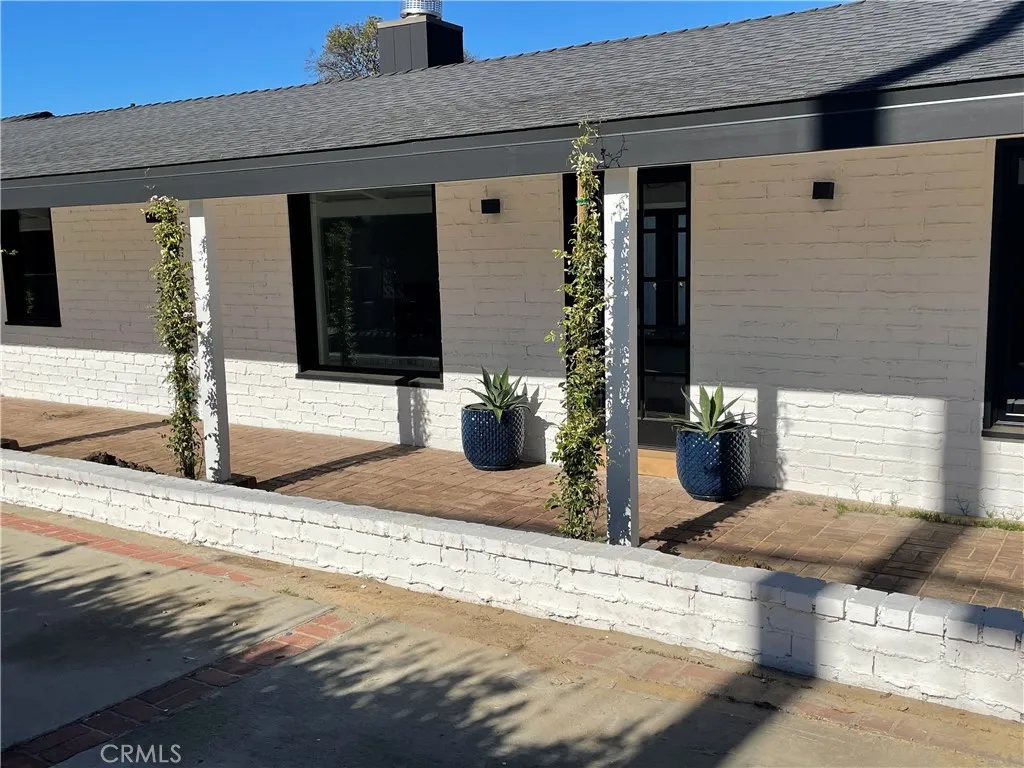 22651 Oxnard Street, Woodland Hills, California 91367 home-pic-14
