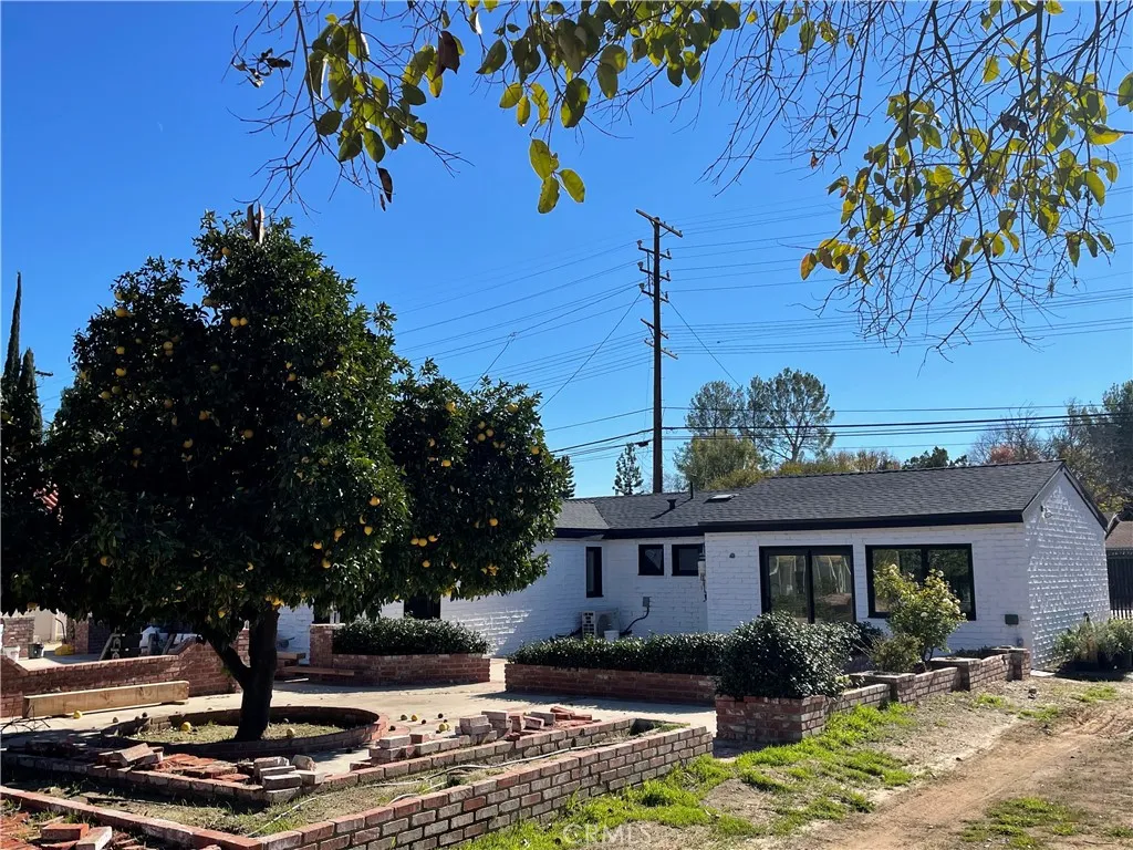 22651 Oxnard Street, Woodland Hills, California 91367 home-pic-10