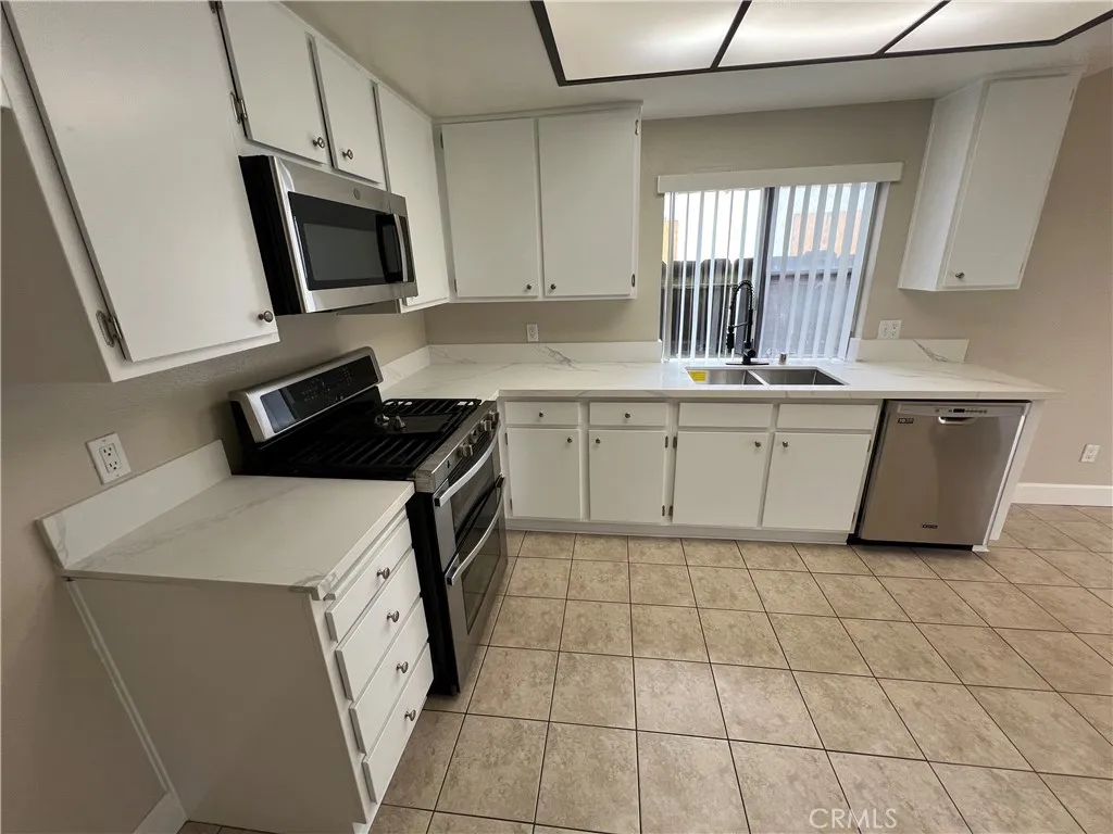 25893 Amapolas, Loma Linda, California 92354 home-pic-12