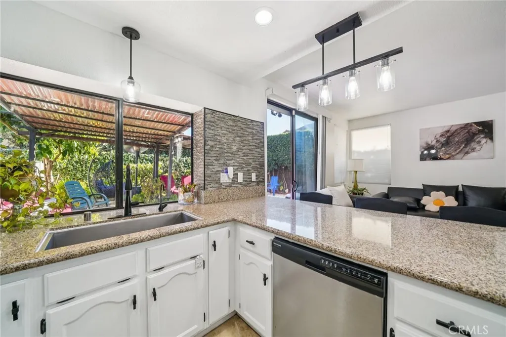 1591 San Fernando Dr, Corona, California 92882 home-pic-15