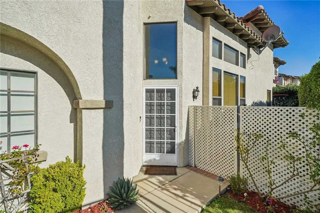 1591 San Fernando Dr, Corona, California 92882 home-pic-39